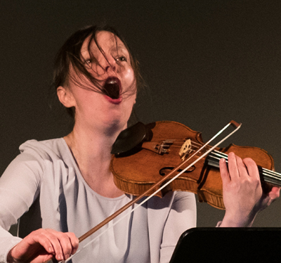 Barbara Lüneburg performing, ©Maximilian_Pramatarov